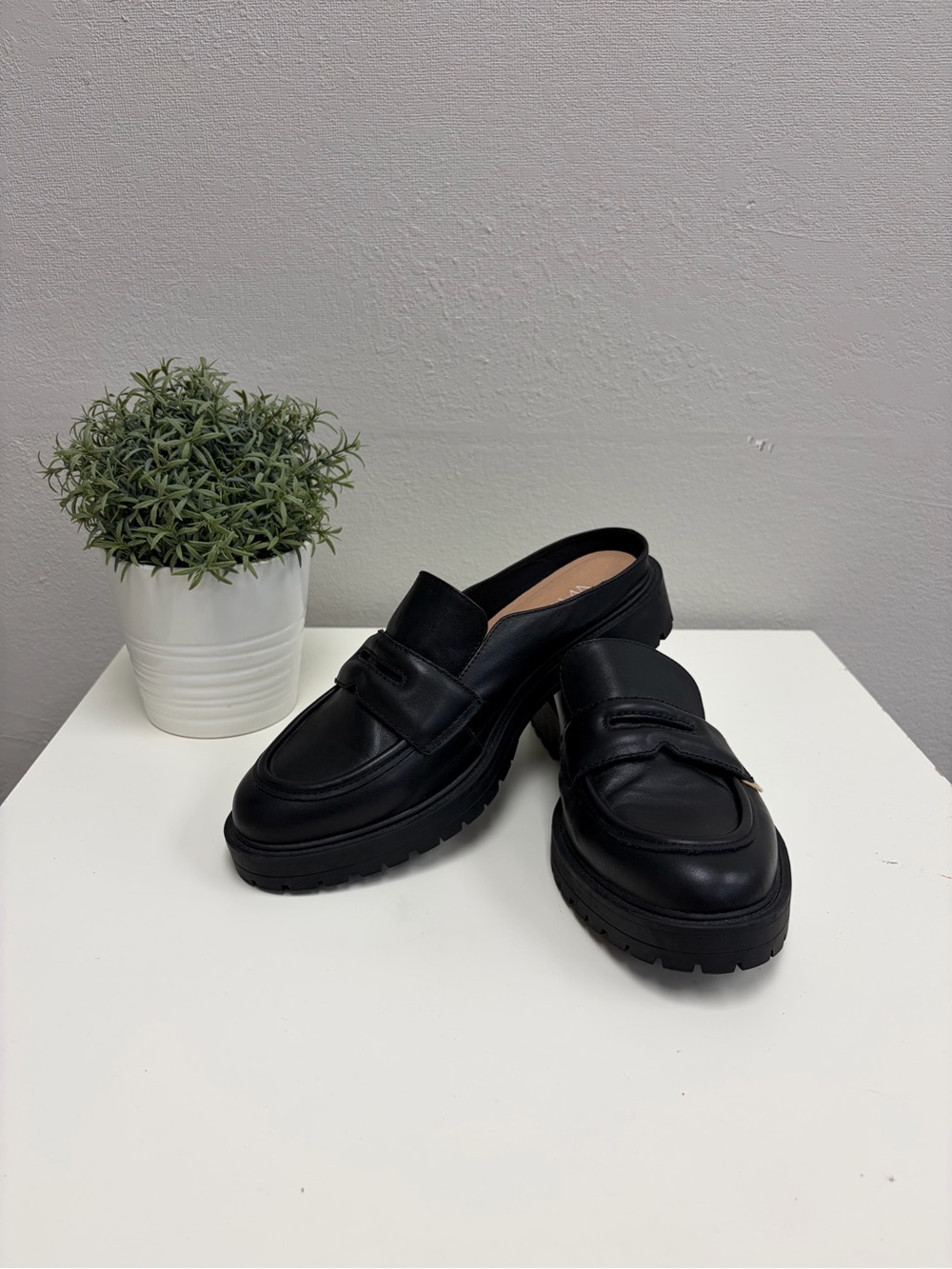 WYDR Studios Women's Black Slip-On Mule Loafers